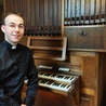 Ks. Attila jest nie tylko dyrygentem chóru, ale także organistą koncertmistrzem.