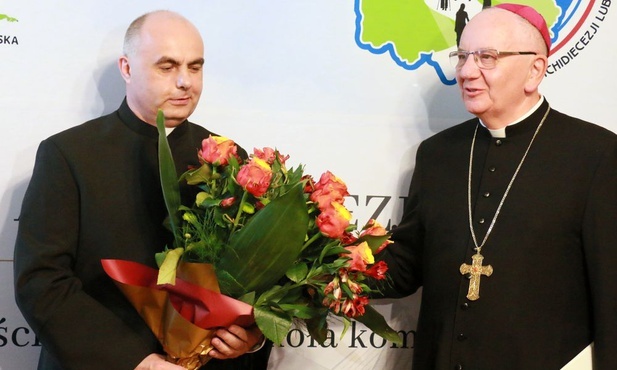 Nowy biskup ks. Adam Bab z abp. Stanisławem Budzikiem.