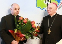 Nowy biskup ks. Adam Bab z abp. Stanisławem Budzikiem.