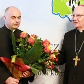 Nowy biskup ks. Adam Bab z abp. Stanisławem Budzikiem.