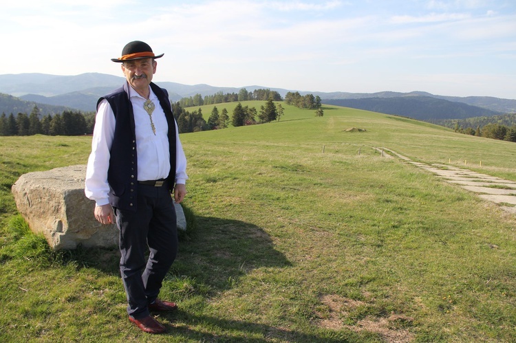 Włodzimierz Oleksy z Powroźnika chodzi w butach od papieża