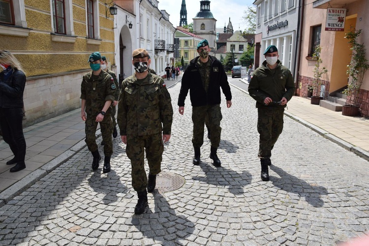 Podchorążowie WOT zwiedzali Sandomierz