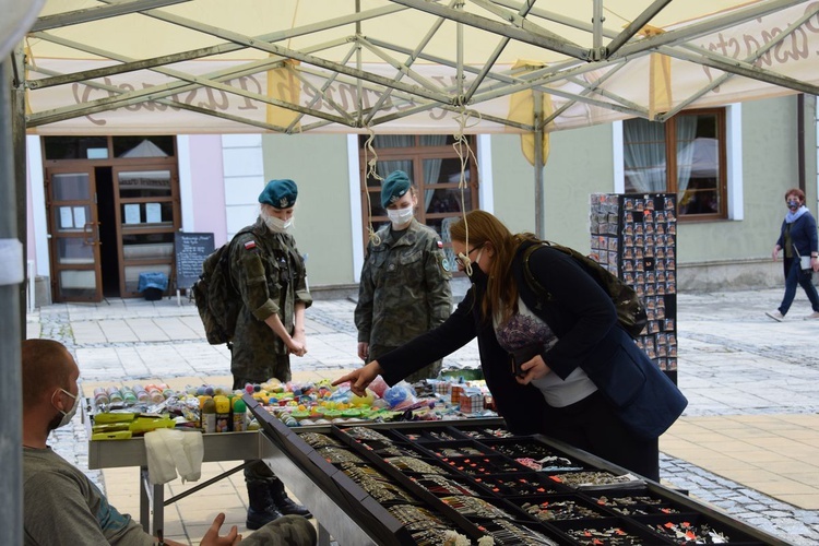 Podchorążowie WOT zwiedzali Sandomierz