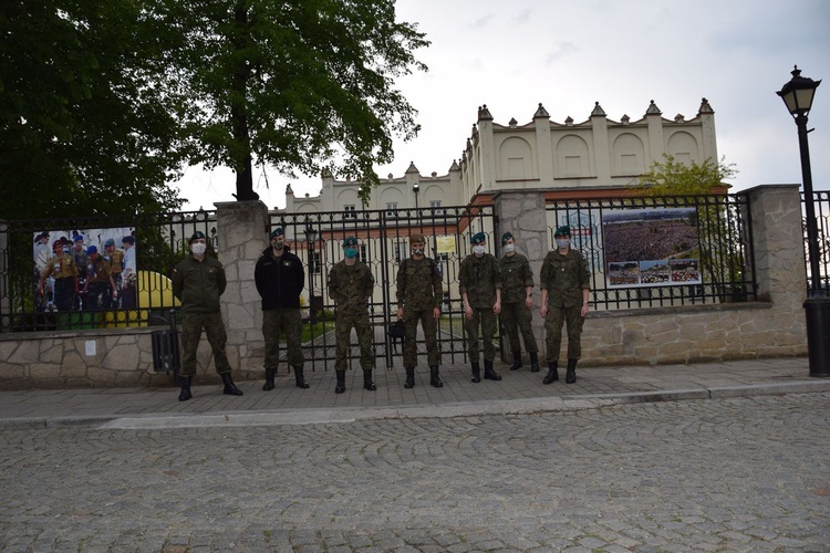 Podchorążowie WOT zwiedzali Sandomierz