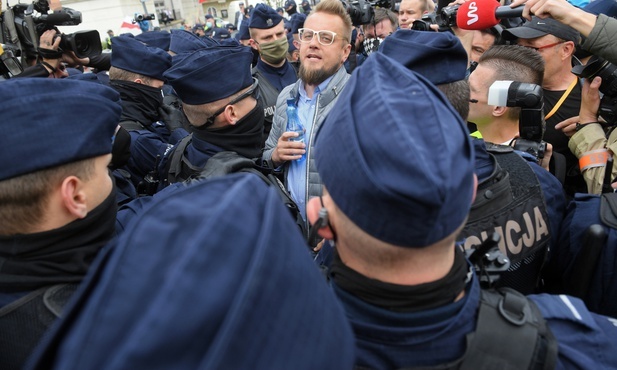 Policja: Tanajno zatrzymany w związku z naruszeniem nietykalności cielesnej funkcjonariusza 