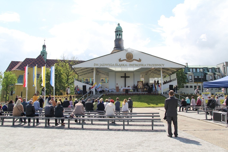 Jan Paweł II i kard. Stefan Wyszyński w Trzebnicy