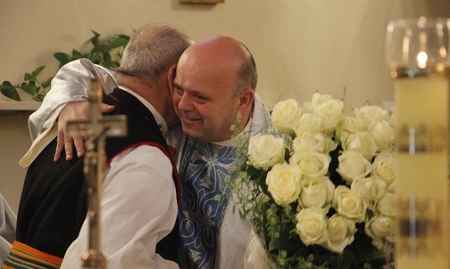 Pielgrzymi pamiętali o srebrnym jubileuszu kapłaństwa ks. Huberta Wiśniewskiego, który od lat wyrusza z nimi na szlak.