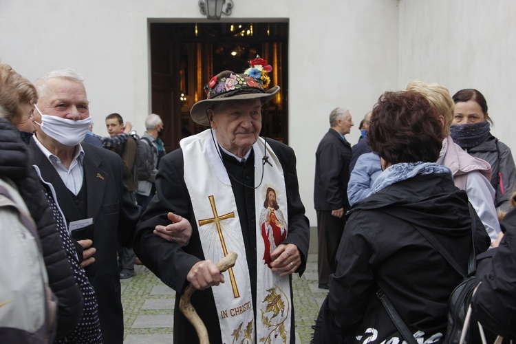 28. raz z ŁPP na Jasną Górę wyrusza ks. Ludwik Wnukowicz. Jak obiecał - przejdzie tyle, ile da radę, ale przed obraz na pewno dojdzie.