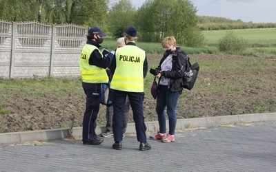 Pątnicy zostali spisani przez policję.