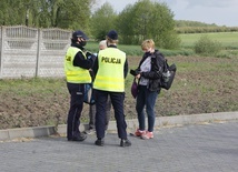 Pątnicy zostali spisani przez policję.