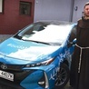 ▲	Brat Szwarc przyjechał do Koszalina autem nowej generacji  – mobilną ambasadą promowanej przez siebie inicjatywy.