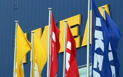Zarzut prokuratorski dla kierowniczki z IKEA za zwolnienie pracownika za cytowanie Biblii