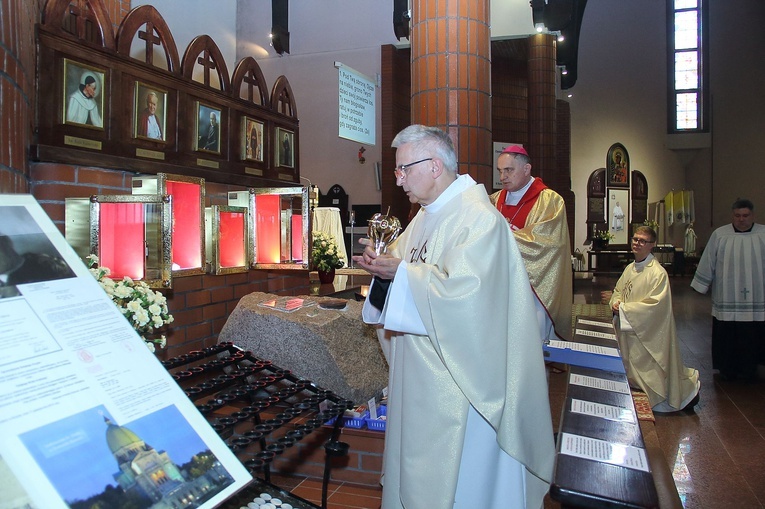 Relikwie św. Brata Alberta Chmielowskiego i św. Rafała Kalinowskiego w słupskim sanktuarium
