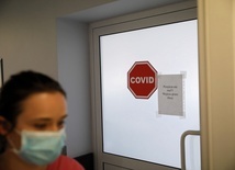Poranny czwartkowy raport MZ: 129 nowych zakażeń koronawirusem