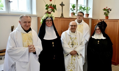 Od świata ubrań, mody do klasztoru. Konsekracja u benedyktynek sakramentek