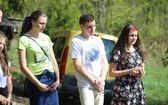 Majowa modlitwa przy kapliczce Matki Bożej w Górnej Leszczynie w Istebnej