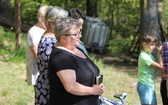 Majowa modlitwa przy kapliczce Matki Bożej w Górnej Leszczynie w Istebnej