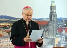 Bp Marek Mendyk w czasie przejęcia urzędu ordynariusza diecezji świdnickiej.