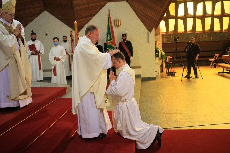 Dziewkowice. Święcenia kapłańskie ks. Damiana Sklorza