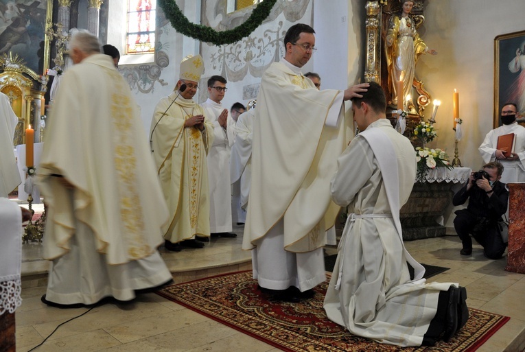 Kujawy. Święcenia kapłańskie ks. Pawła Leżucha