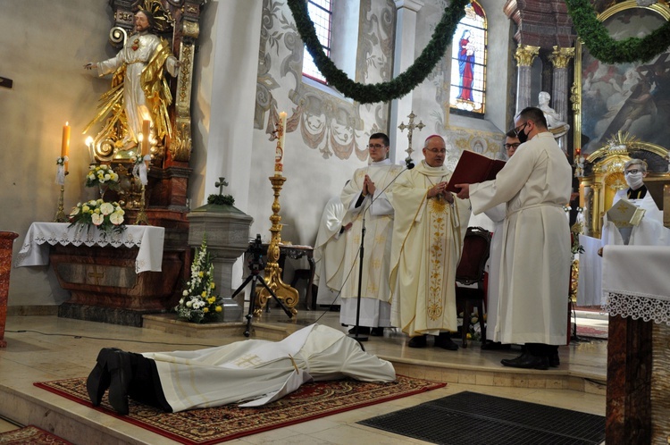 Kujawy. Święcenia kapłańskie ks. Pawła Leżucha