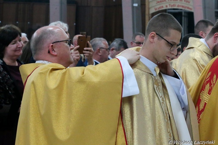 Archidiecezja warszawska ma 20 nowych kapłanów! [GALERIA ZDJĘĆ]