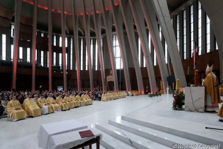 Archidiecezja warszawska ma 20 nowych kapłanów! [GALERIA ZDJĘĆ]