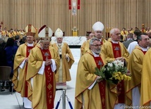 Archidiecezja warszawska ma 20 nowych kapłanów! [GALERIA ZDJĘĆ]