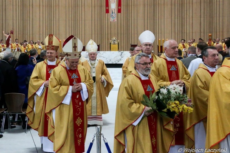 Archidiecezja warszawska ma 20 nowych kapłanów! [GALERIA ZDJĘĆ]