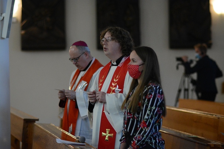 Opole. Młodzież modliła się przed Zesłaniem Ducha Świętego