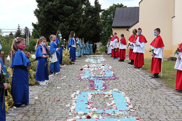 Kępnica. Święcenia kapłańskie ks. Krzysztofa Kurzei