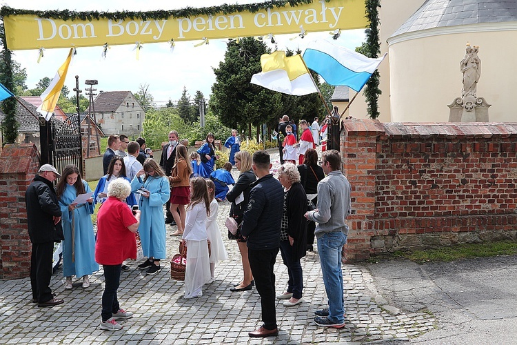 Kępnica. Święcenia kapłańskie ks. Krzysztofa Kurzei