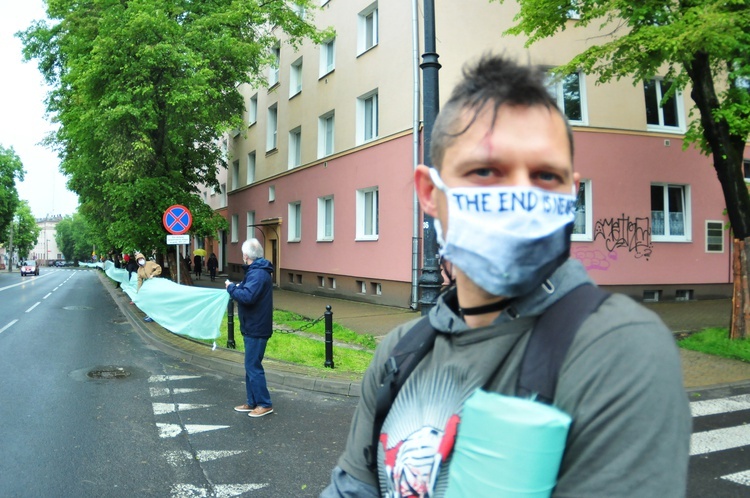 Niemal 150 osób protestowało przeciw wycince drzew przy ul. Lipowej