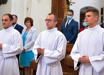 Święcenia diakonatu przyjęli (od lewej): Artur Kosiorek, Adam Łukaszewicz i Hubert Sierpert.