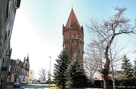 ◄	Atrakcją wieży ciśnień jest punkt widokowy, z którego można podziwiać panoramę Malborka i Żuław.