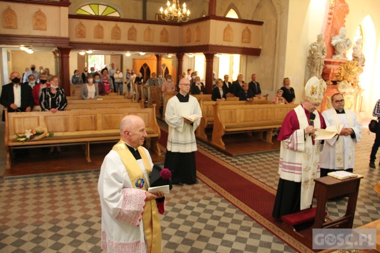 Poświęcenie ołtarza w Dąbroszynie