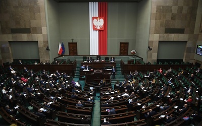 Sejm przyjął część poprawek Senatu do ustawy ws. organizacji wyborów