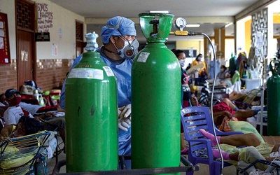 Przepełniony szpital w Iquitos (Peru).