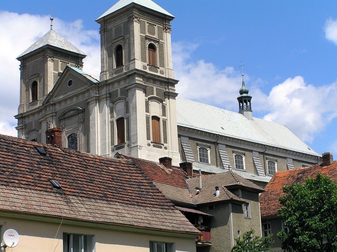 Sanktuarium MB Strażniczki Wiary Świętej w Bardzie.