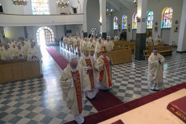 Pielgrzymka księży do Ostrej Bramy w Skarżysku-Kamiennej