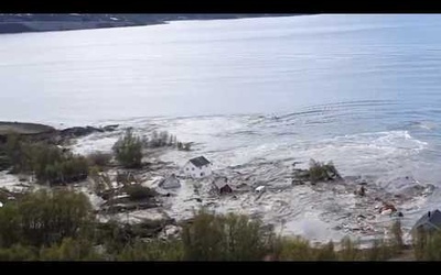 Incredible huge landslide. Houses floating into the sea. (Alta, Norway)