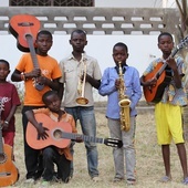 Zbudujmy razem 5 pierwszych klas African Music School!