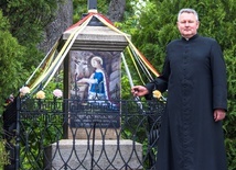 Ks. Wojciech Marchewka zachęca do modlitwy za wstawiennictwem św. Rozalii.