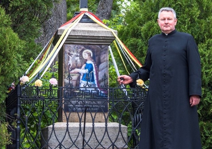 Ks. Wojciech Marchewka zachęca do modlitwy za wstawiennictwem św. Rozalii.