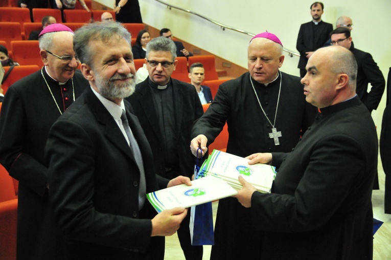 Nominacje dla członków komisji synodalnych