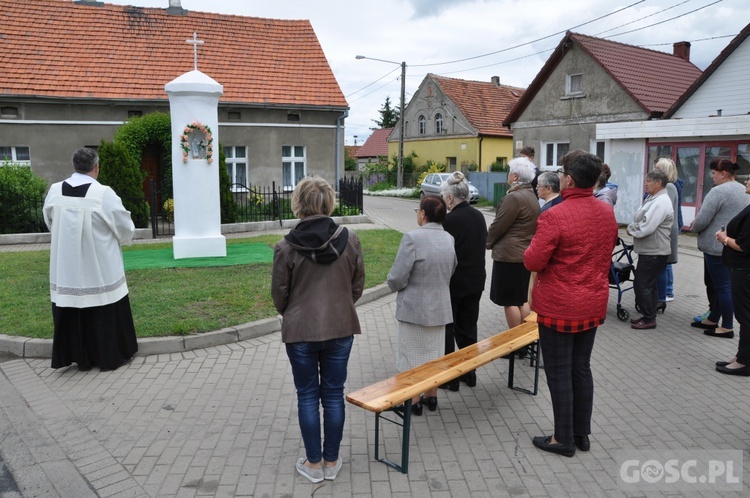 W Retkowie przeniesiono kapliczkę