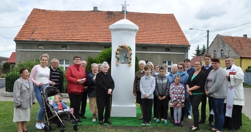 W Retkowie przeniesiono kapliczkę