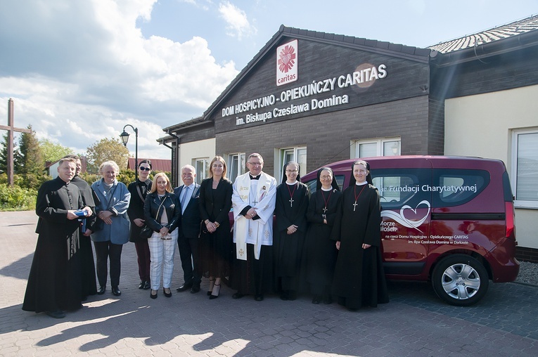Prezent dla darłowskiego hospicjum 