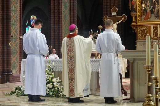 Maturzyści w bazylice św. Antoniego