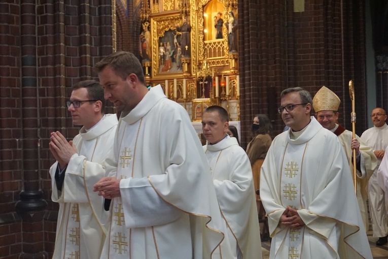 Maturzyści w bazylice św. Antoniego